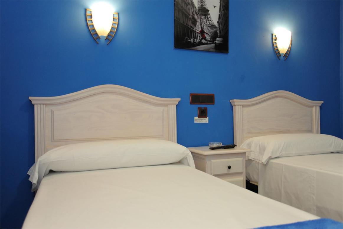 Hostal Regio Madrid Dış mekan fotoğraf