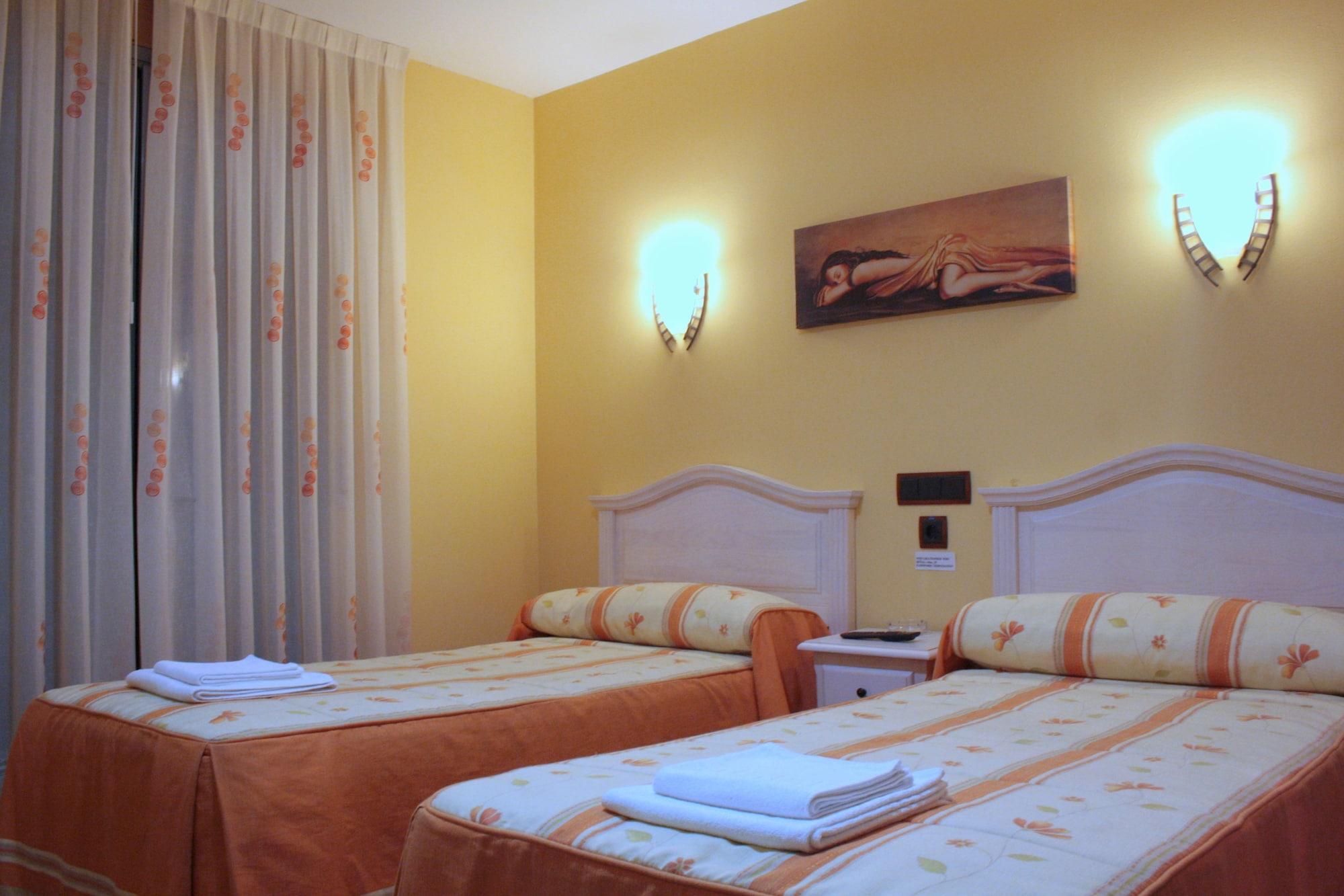 Hostal Regio Madrid Dış mekan fotoğraf