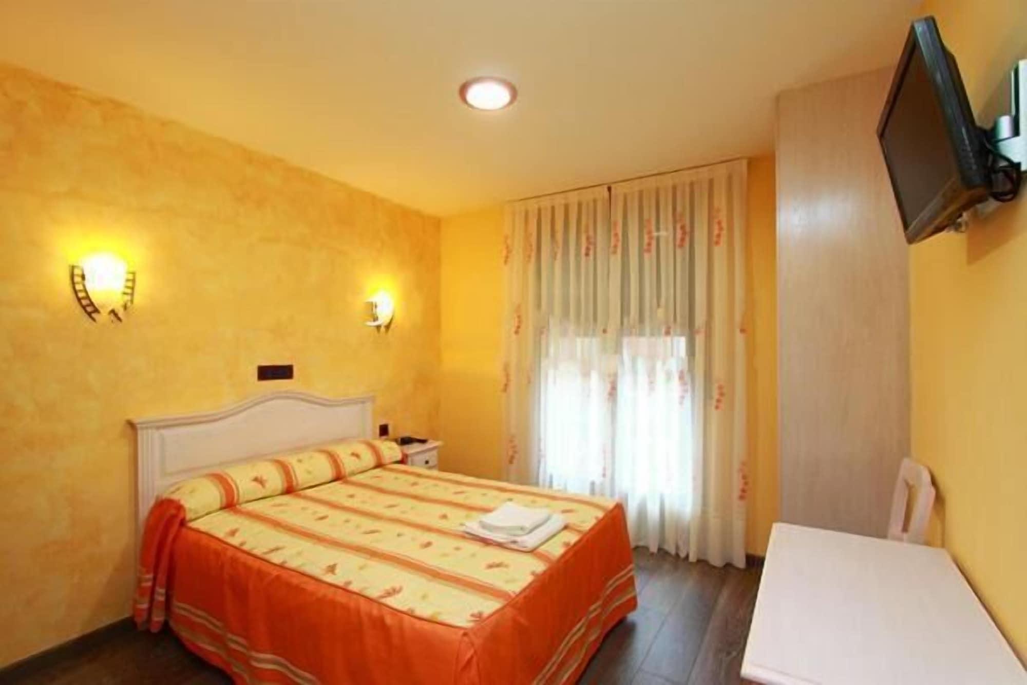 Hostal Regio Madrid Dış mekan fotoğraf