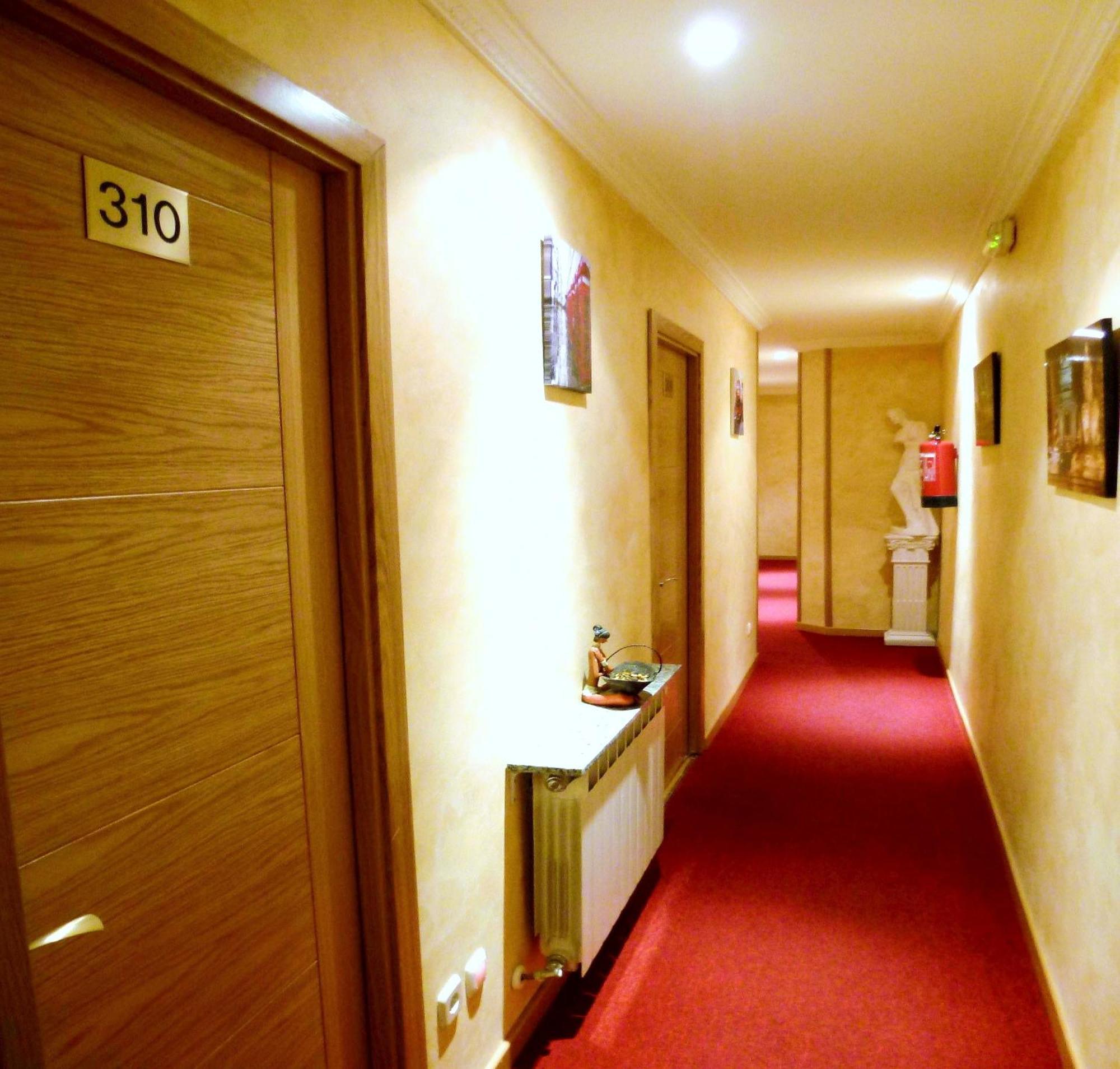 Hostal Regio Madrid Dış mekan fotoğraf