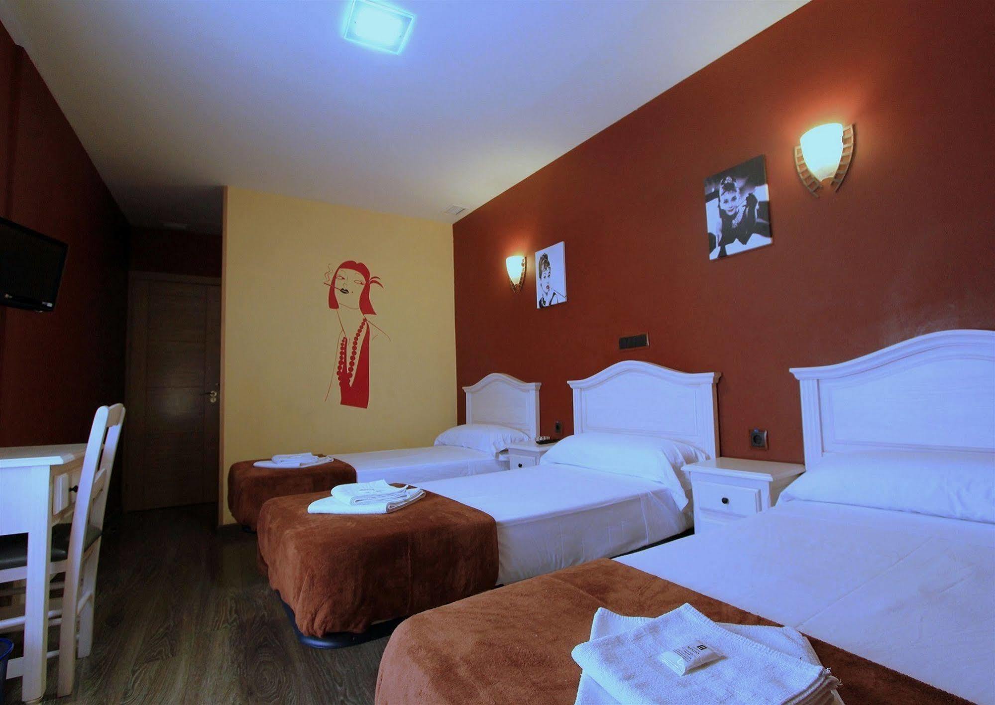 Hostal Regio Madrid Dış mekan fotoğraf