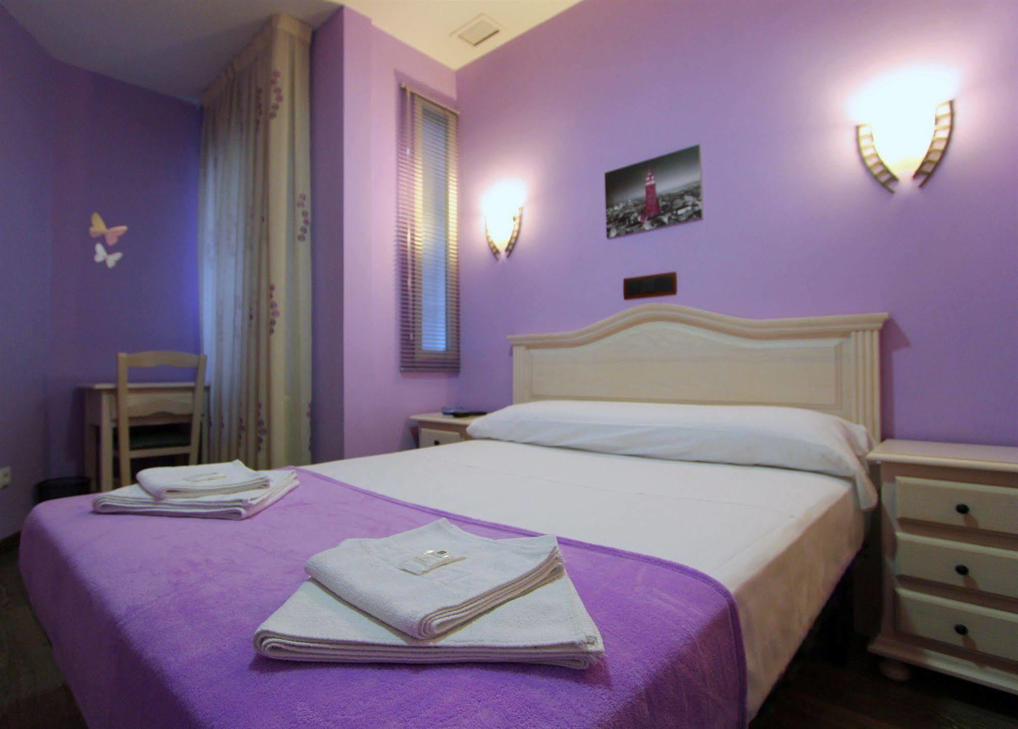 Hostal Regio Madrid Dış mekan fotoğraf