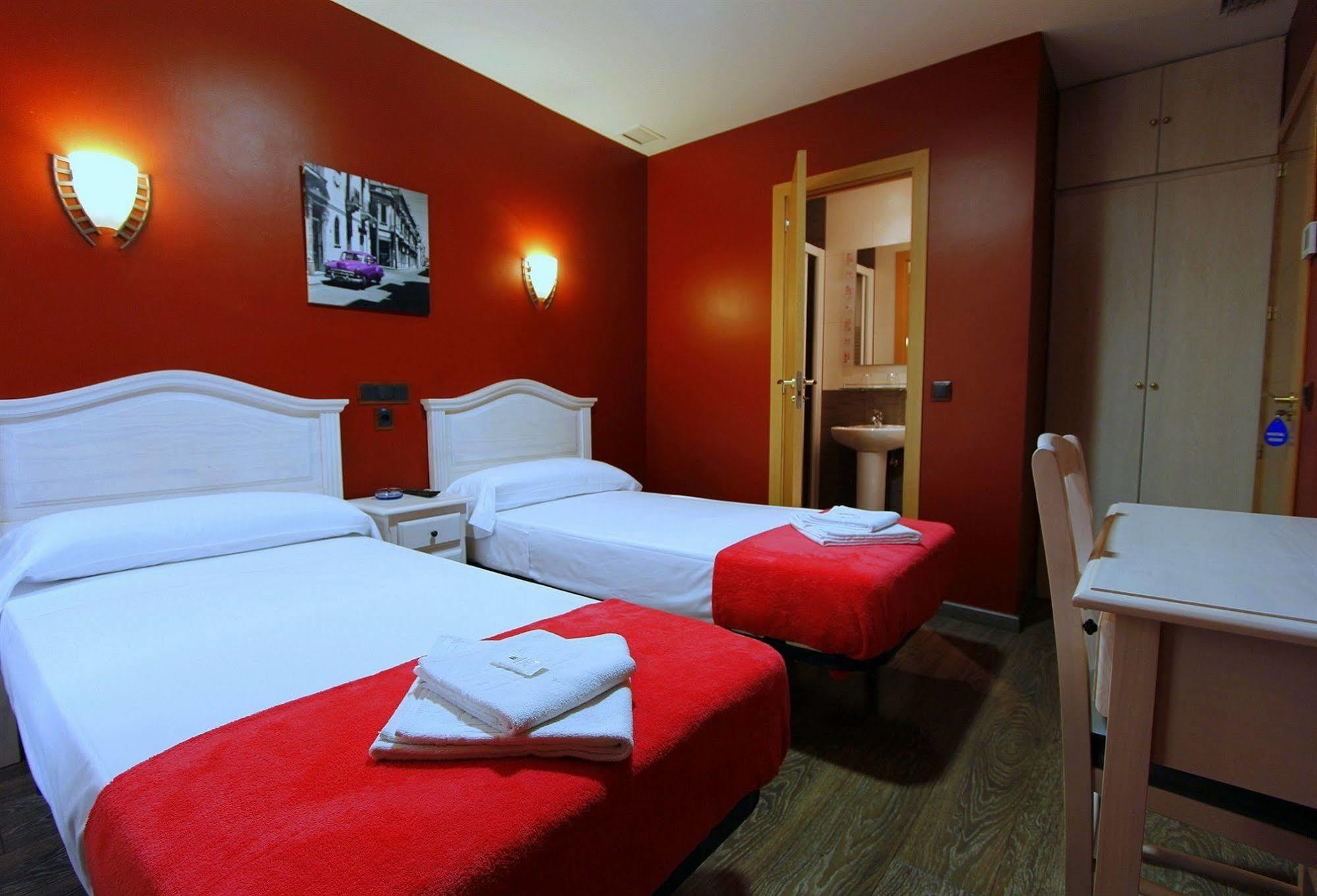 Hostal Regio Madrid Dış mekan fotoğraf