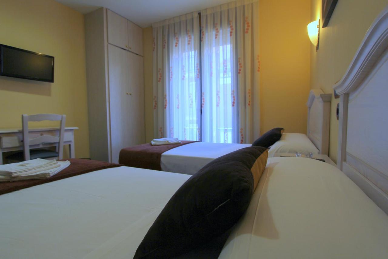 Hostal Regio Madrid Dış mekan fotoğraf