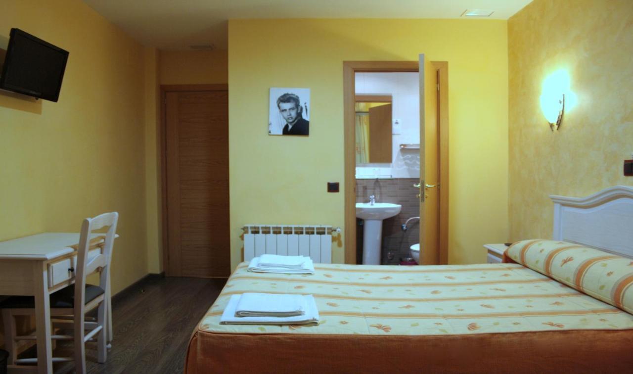 Hostal Regio Madrid Dış mekan fotoğraf